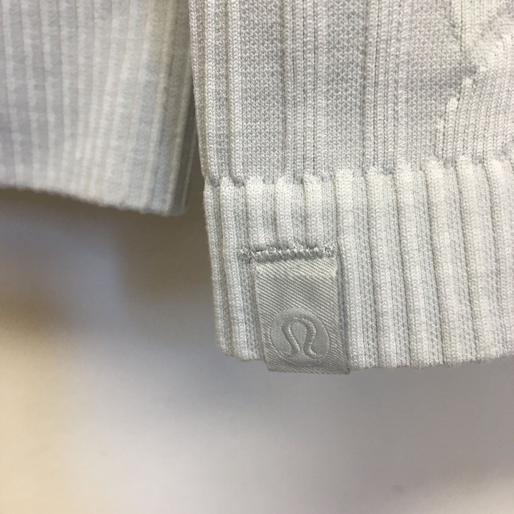 Lululemon Rest Less Pullover LS Top Silver Spoon Light Gray EUC - Picture 14 of 15